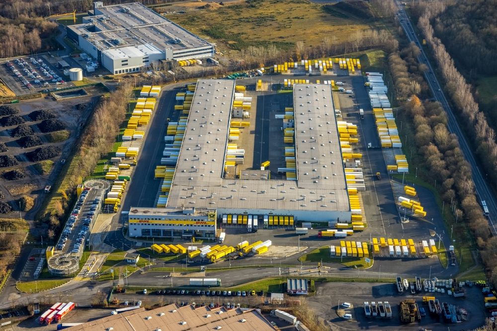 Luftaufnahme Dorsten - Gebäudekomplex und Gelände des Logistikzentrums DHL Frachtzentrum Dorsten an der Lünsingskuhle in Dorsten im Bundesland Nordrhein-Westfalen, Deutschland