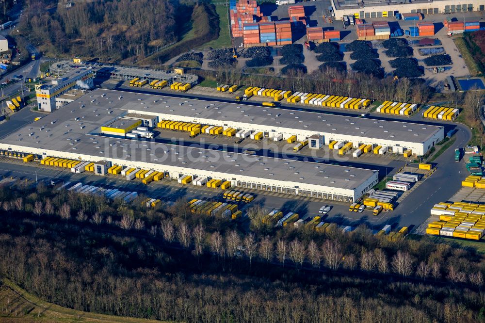 Dorsten aus der Vogelperspektive: Gebäudekomplex und Gelände des Logistikzentrums DHL Frachtzentrum in Dorsten im Bundesland Nordrhein-Westfalen, Deutschland