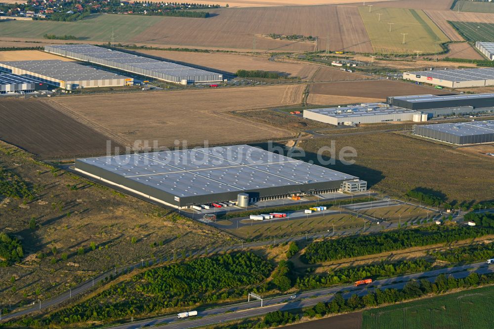 Peißen von oben - Gebäudekomplex und Gelände des Logistikzentrums der home24 SE an der Orionstraße in Landsberg im Bundesland Sachsen-Anhalt, Deutschland