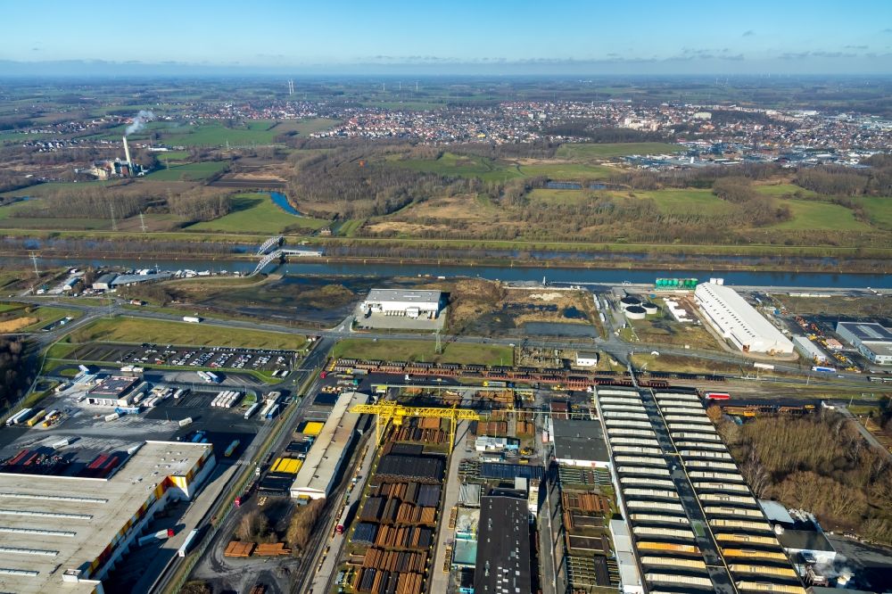 Hamm von oben - Gebäudekomplex und Gelände des Logistikzentrums der Lanfer Logistik GmbH und der HELA GmbH an der Lippe in Hamm im Bundesland Nordrhein-Westfalen, Deutschland