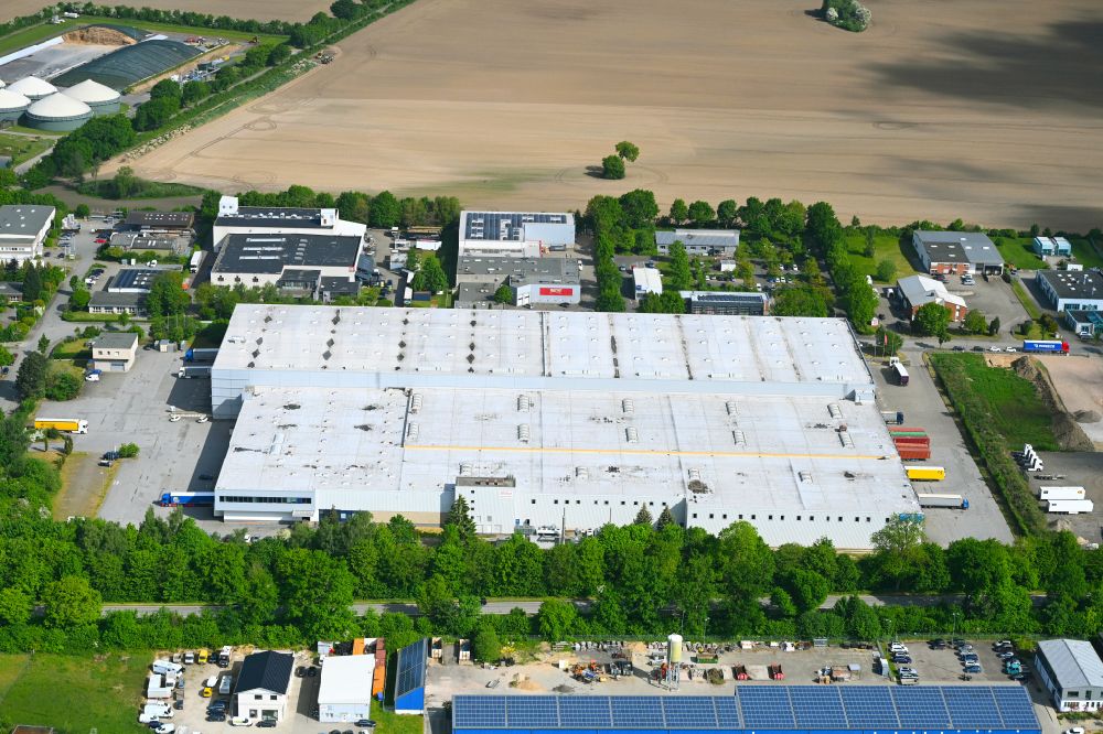 Luftaufnahme Blumendorf - Gebäudekomplex und Gelände des Logistikzentrums Logistikzentrum Hako GmbH in Blumendorf im Bundesland Schleswig-Holstein, Deutschland