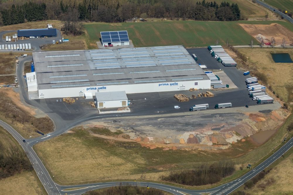 Luftbild Diemelstadt - Gebäudekomplex und Gelände des Logistikzentrums der Pappenverarbeitungs-Gesellschaft mbH in Diemelstadt im Bundesland Hessen, Deutschland