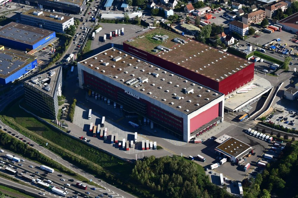 Luftbild Pratteln - Gebäudekomplex und Gelände des Logistikzentrums Planzer Transport AG in Pratteln im Kanton Basel-Landschaft, Schweiz
