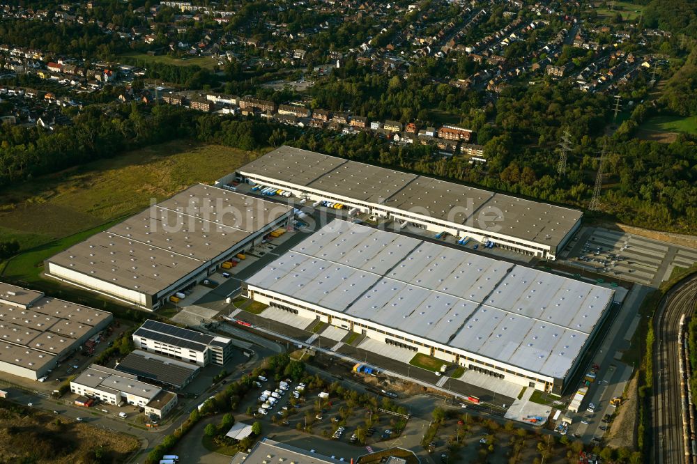 Oberhausen von oben - Gebäudekomplex und Gelände des Logistikzentrums Im Waldteich in Oberhausen im Bundesland Nordrhein-Westfalen, Deutschland