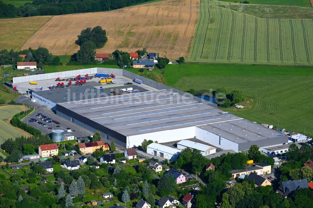 Schönfels aus der Vogelperspektive: Gebäudekomplex und Gelände des Logistikzentrums der Weck+Poller Holding GmbH in Schönfels im Bundesland Sachsen, Deutschland
