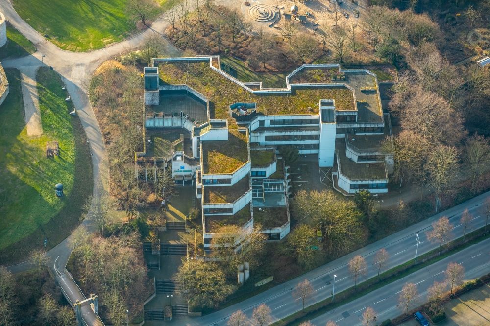 Luftbild Mülheim an der Ruhr - Gebäudekomplex der Heinrich-Thöne- Volkshochschule im Darlington Park (ehemals MüGa) in Mülheim an der Ruhr im Bundesland Nordrhein-Westfalen