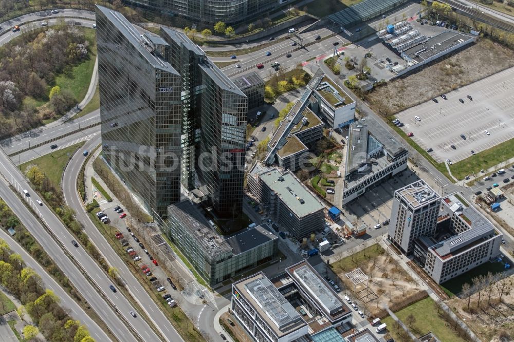 München von oben - Gebäudekomplex HighLight Towers im Ortsteil Schwabing-Freimann in München im Bundesland Bayern, Deutschland