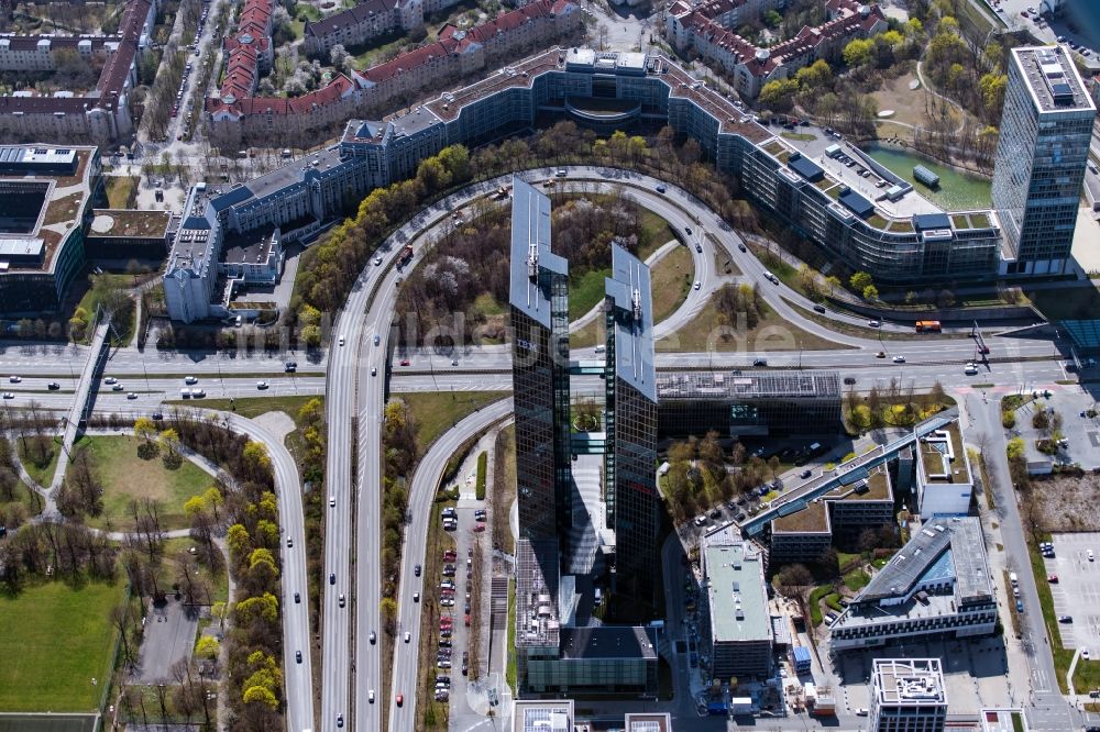München aus der Vogelperspektive: Gebäudekomplex HighLight Towers im Ortsteil Schwabing-Freimann in München im Bundesland Bayern, Deutschland