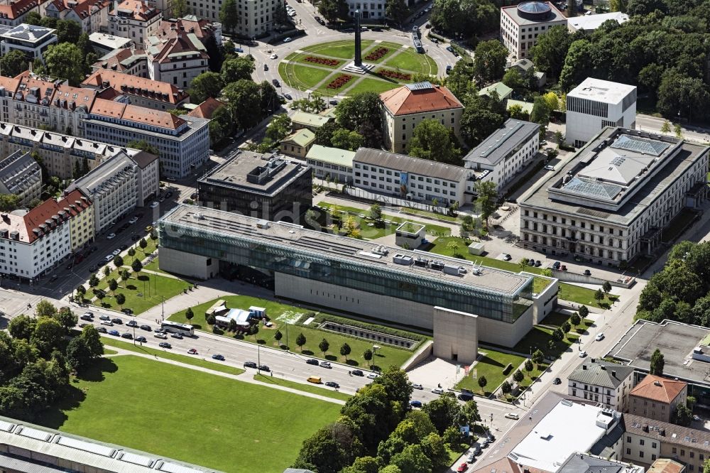 Luftbild München - Gebäudekomplex der Hochschule für Fernsehen und Film und das Staatliche Museum Ägyptischer Kunst in München im Bundesland Bayern, Deutschland