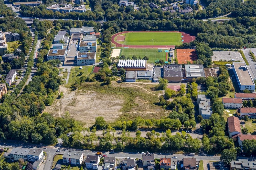 Luftbild Bochum - Gebäudekomplex der Hochschule für Gesundheit am Gesundheitscampus mit Blick auf die Abrissfläche des ehemaligen Schul- Gebäude der Erich-Kästner-Schule in Bochum im Bundesland Nordrhein-Westfalen, Deutschland