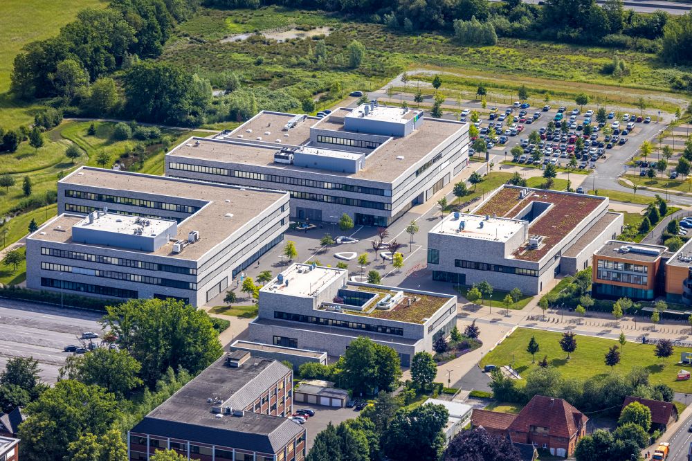 Lippstadt von oben - Gebäudekomplex der Hochschule Hochschule Hamm-Lippstadt am Campus Lippstadt an der Dr.-Arnold-Hueck-Straße in Lippstadt im Bundesland Nordrhein-Westfalen, Deutschland