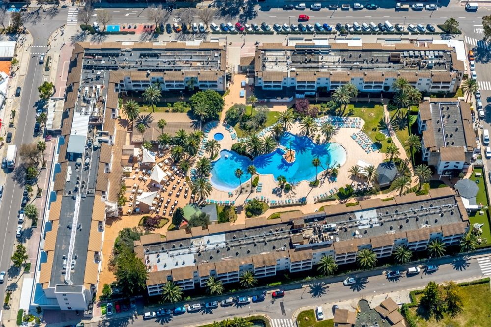 Luftbild Port d'Alcudia - Gebäudekomplex der Hotelanlage Alcúdia Garden Aparthotel in Port d'Alcudia in Balearische Insel Mallorca, Spanien