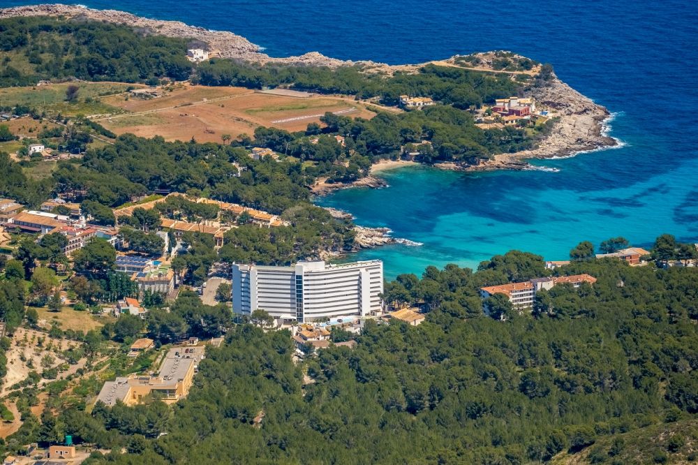 Luftbild Provensals - Gebäudekomplex der Hotelanlage Alua Soul Carolina an der Avenida Cala Provençals in Provensals in Balearische Insel Mallorca, Spanien