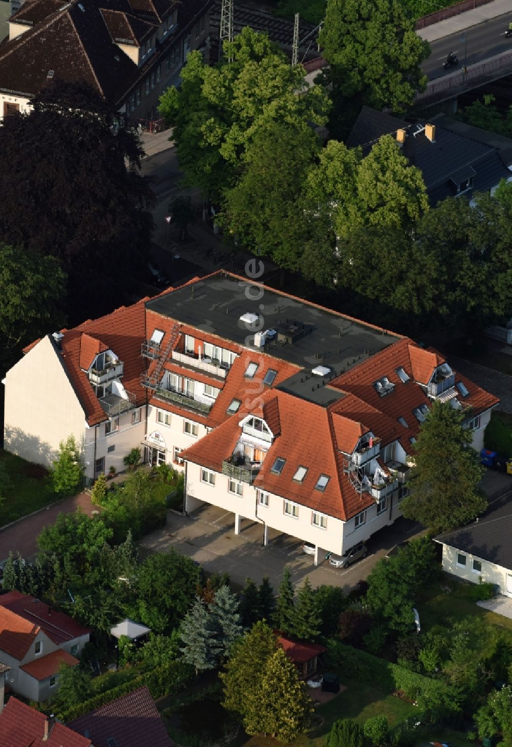 Luftaufnahme Birkenwerder - Gebäudekomplex der Hotelanlage ANDERSEN HOTEL Clara-Zetkin-Straße in Birkenwerder im Bundesland Brandenburg