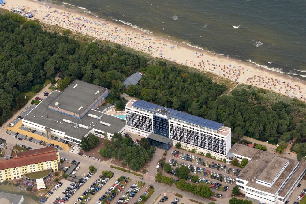 Zinnowitz von oben - Gebäudekomplex der Hotelanlage Baltic Sport- und Ferienhotel GmbH & Co. KG in Zinnowitz im Bundesland Mecklenburg-Vorpommern