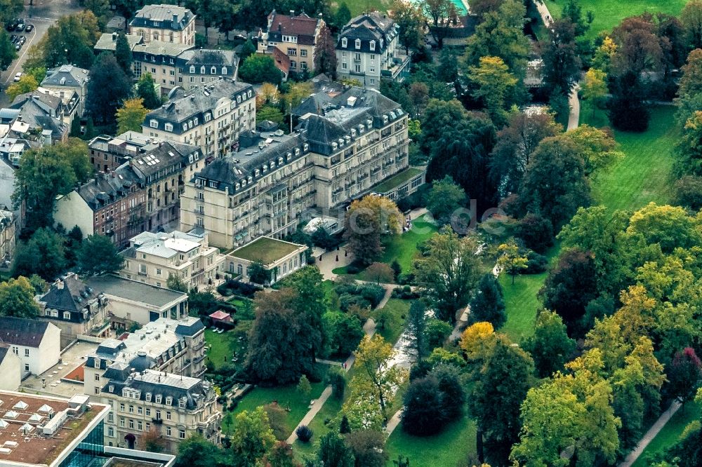 Luftbild Baden-Baden - Gebäudekomplex der Hotelanlage Brenners Parkhotel in Baden-Baden im Bundesland Baden-Württemberg, Deutschland