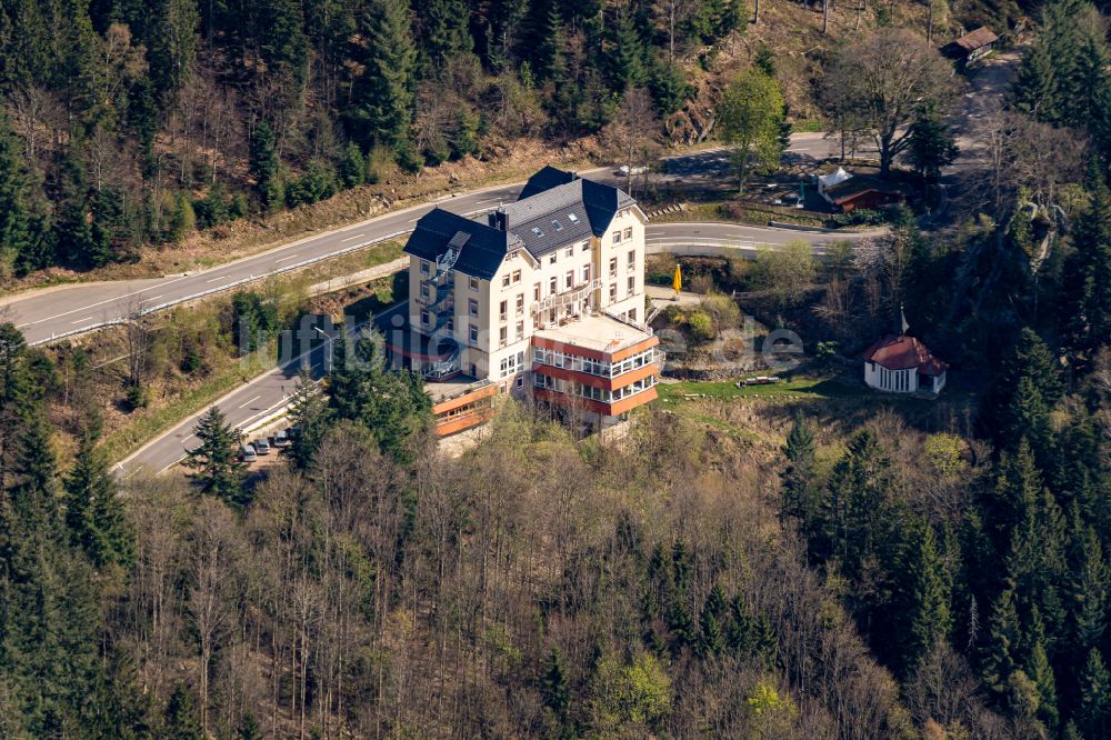 Luftaufnahme Bühlertal - Gebäudekomplex der Hotelanlage und Eventhaus Wiedenfelsen in Bühlertal im Bundesland Baden-Württemberg, Deutschland