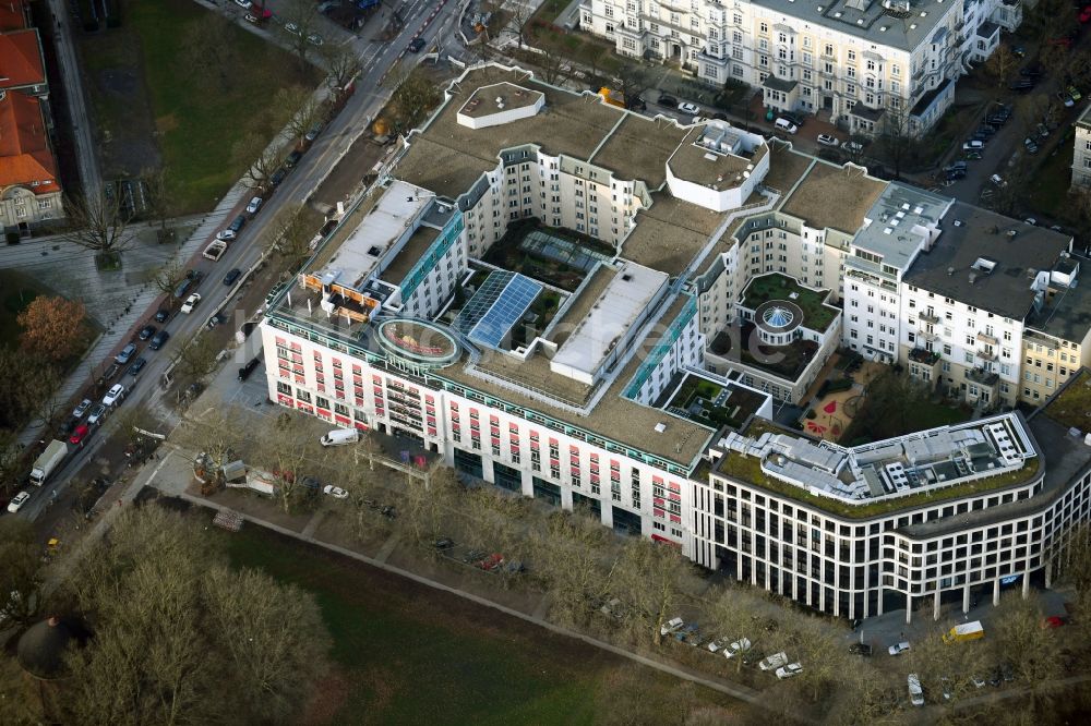Luftbild Hamburg - Gebäudekomplex der Hotelanlage des Grand-Elysée Hamburg entlang der Rothenbaumchaussee im Ortsteil Rotherbaum in Hamburg, Deutschland