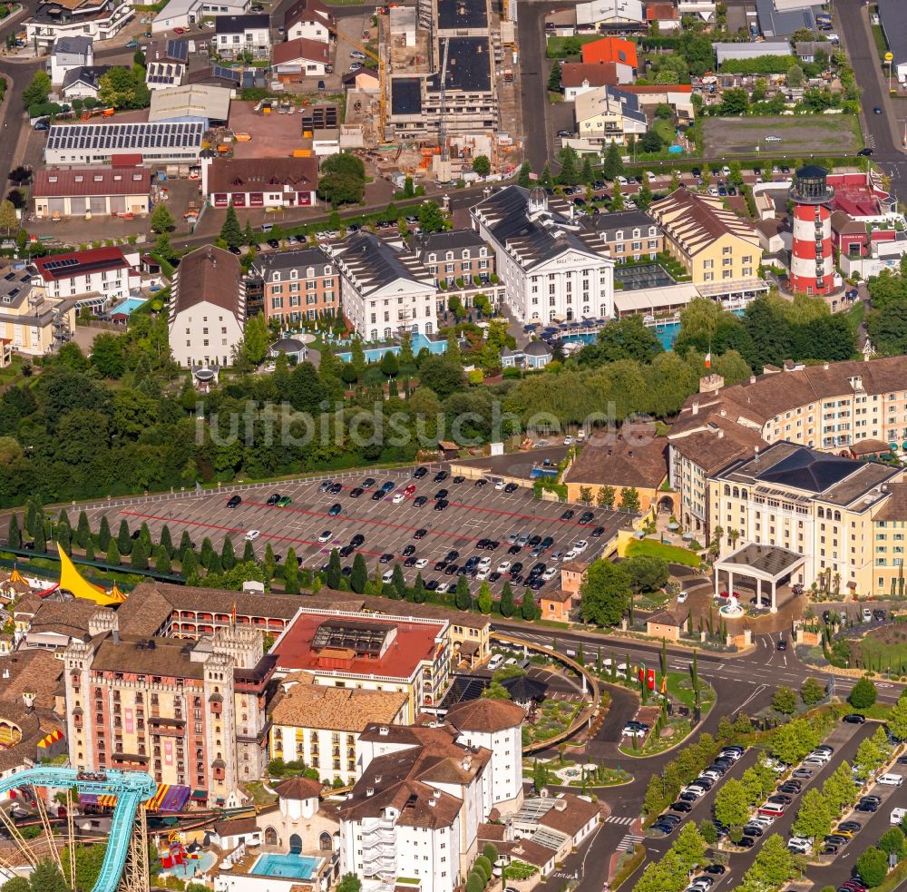 Luftaufnahme Rust - Gebäudekomplex der Hotelanlage Gruppe des Europa-Park Resort in Rust im Bundesland Baden-Württemberg, Deutschland