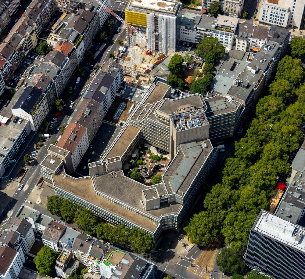 Luftbild Düsseldorf - Gebäudekomplex der Hotelanlage Hotel Nikko in Düsseldorf im Bundesland Nordrhein-Westfalen, Deutschland