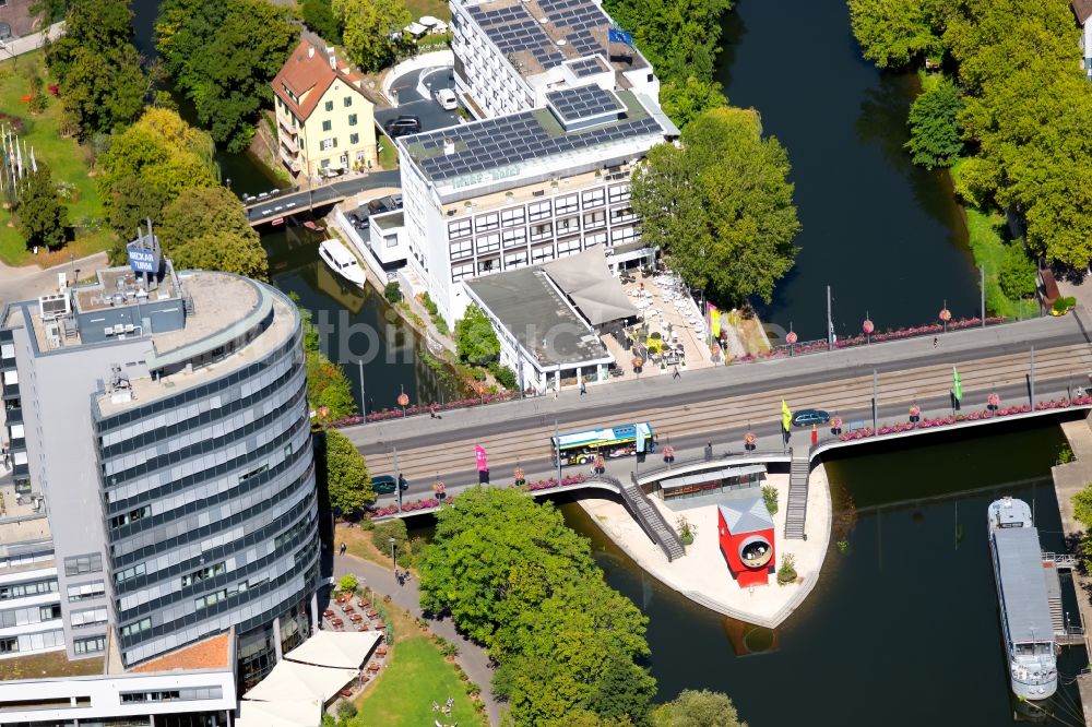 Luftaufnahme Heilbronn - Gebäudekomplex der Hotelanlage des Insel-Hotel an der Willy - Mayer - Brücke in Heilbronn im Bundesland Baden-Württemberg, Deutschland