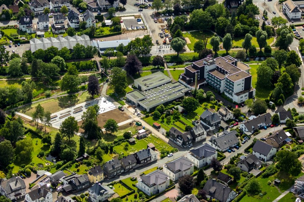 Luftbild Olsberg - Gebäudekomplex der Hotelanlage Kurparkhotel Olsberg in Olsberg im Bundesland Nordrhein-Westfalen, Deutschland