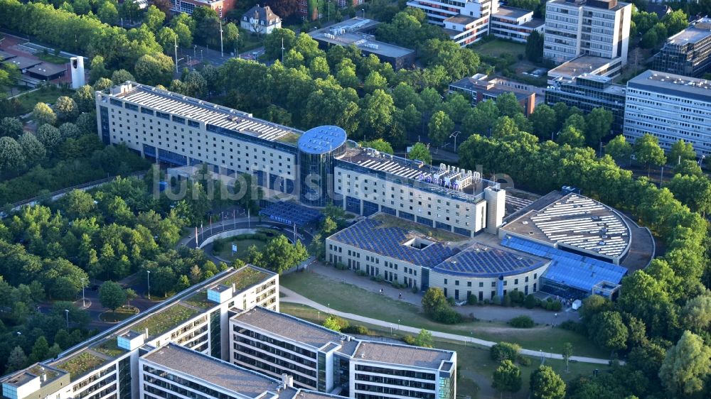 Luftbild Bonn - Gebäudekomplex der Hotelanlage Maritim Hotel Bonn im Bundesland Nordrhein-Westfalen, Deutschland