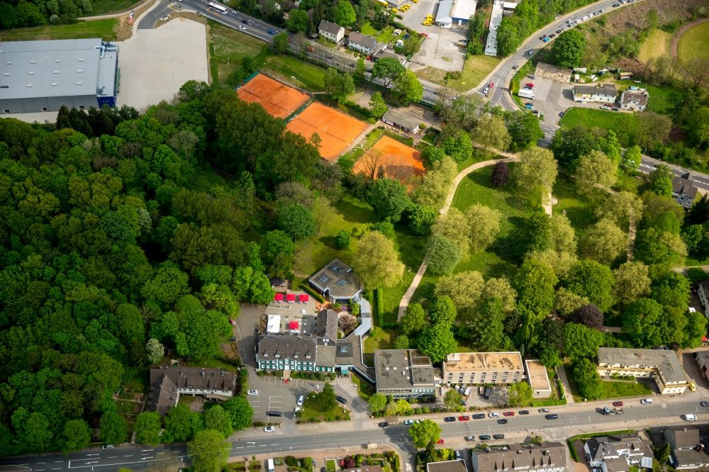 Luftaufnahme Schwelm - Gebäudekomplex der Hotelanlage des Park- Hotel FRITZ am Brunnen in Schwelm im Bundesland Nordrhein-Westfalen