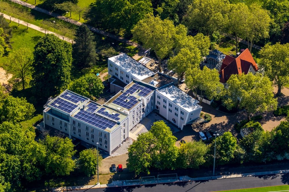 Herne aus der Vogelperspektive: Gebäudekomplex der Hotelanlage Parkhotel Herne in Herne im Bundesland Nordrhein-Westfalen, Deutschland