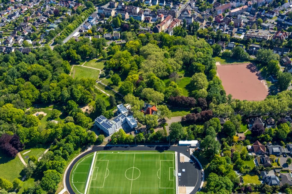 Luftbild Herne - Gebäudekomplex der Hotelanlage Parkhotel Herne in Herne im Bundesland Nordrhein-Westfalen, Deutschland