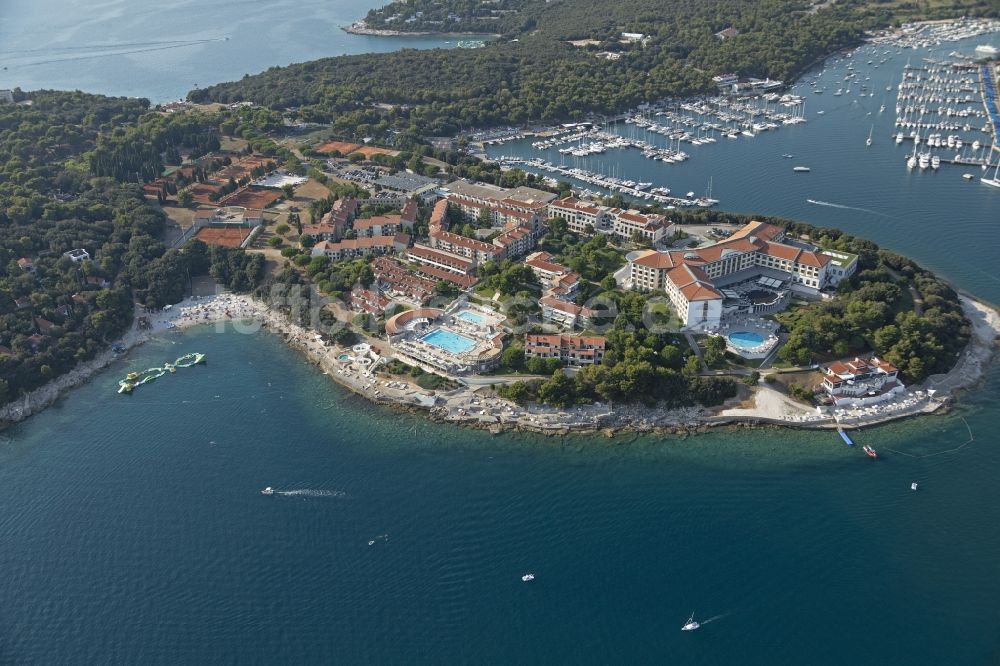Luftbild Pula - Gebäudekomplex der Hotelanlage Plaza Verudela in Pula in Istrien - Istarska zupanija, Kroatien