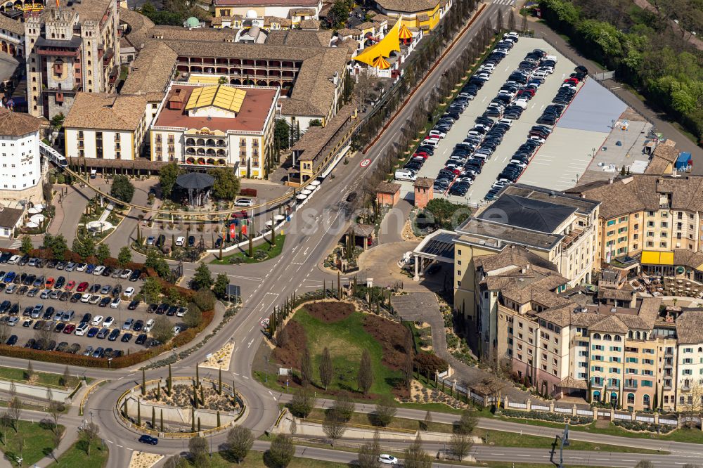 Luftaufnahme Rust - Gebäudekomplex der Hotelanlage Resort Colosseo und El Andaluz im Europa-Park in Rust im Bundesland Baden-Württemberg, Deutschland