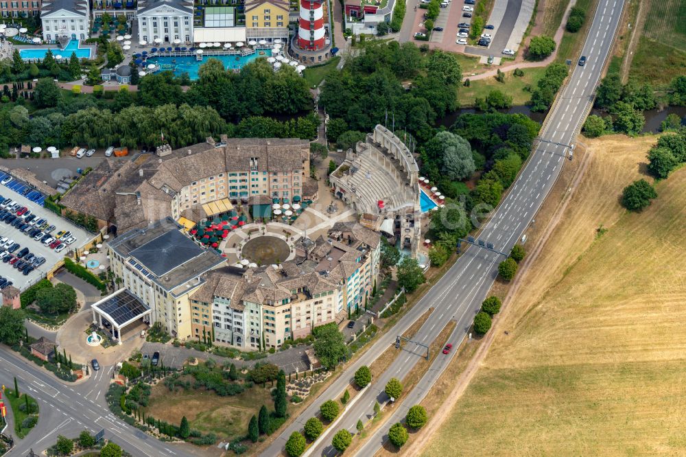 Luftaufnahme Rust - Gebäudekomplex der Hotelanlage Resort Colosseo und Bell Rock im Europa-Park in Rust im Bundesland Baden-Württemberg, Deutschland