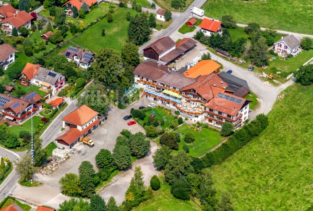 Luftbild Paterzell - Gebäudekomplex der Hotelanlage Zum Eibenwald Peißenberger Straße in Paterzell im Bundesland Bayern, Deutschland