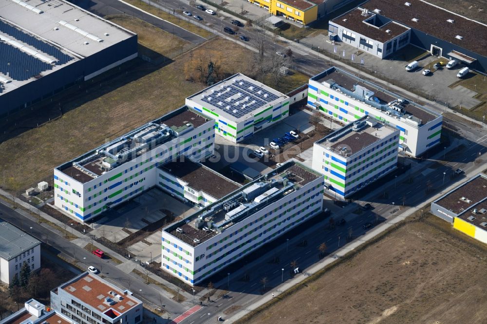 Luftaufnahme Berlin - Gebäudekomplex des ifp Institut für Produktqualität GmbH in Berlin