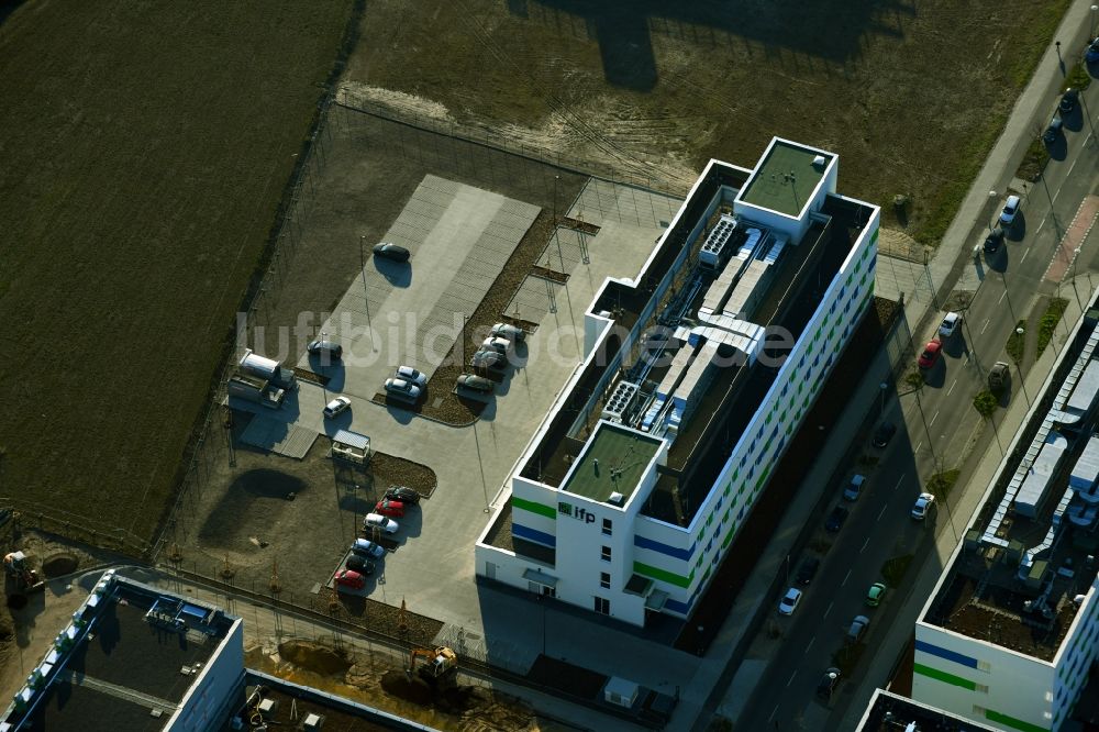 Luftaufnahme Berlin - Gebäudekomplex des ifp Institut für Produktqualität GmbH in Berlin