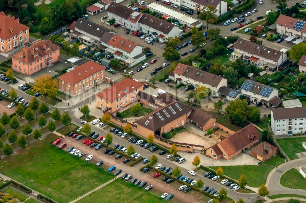 Achern von oben - Gebäudekomplex der Illenau heute mit Stadtverwaltung, Museen und Behörden in Achern im Bundesland Baden-Württemberg, Deutschland