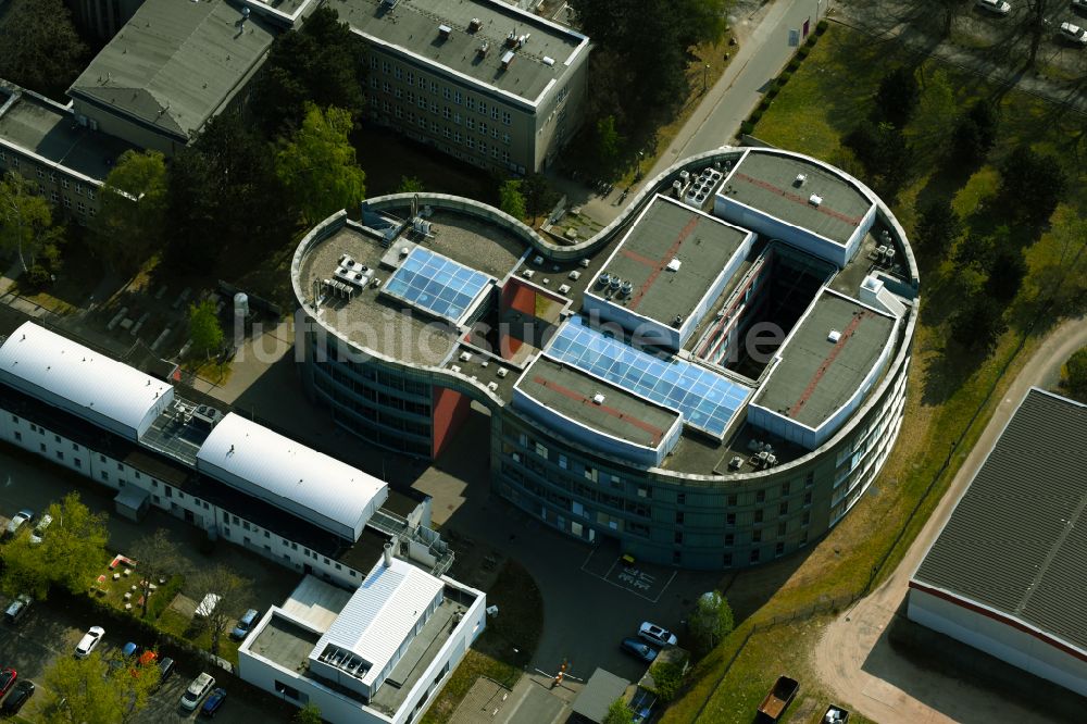 Rostock aus der Vogelperspektive: Gebäudekomplex des Institut Biomedizinisches Forschungszentrum in Rostock im Bundesland Mecklenburg-Vorpommern, Deutschland