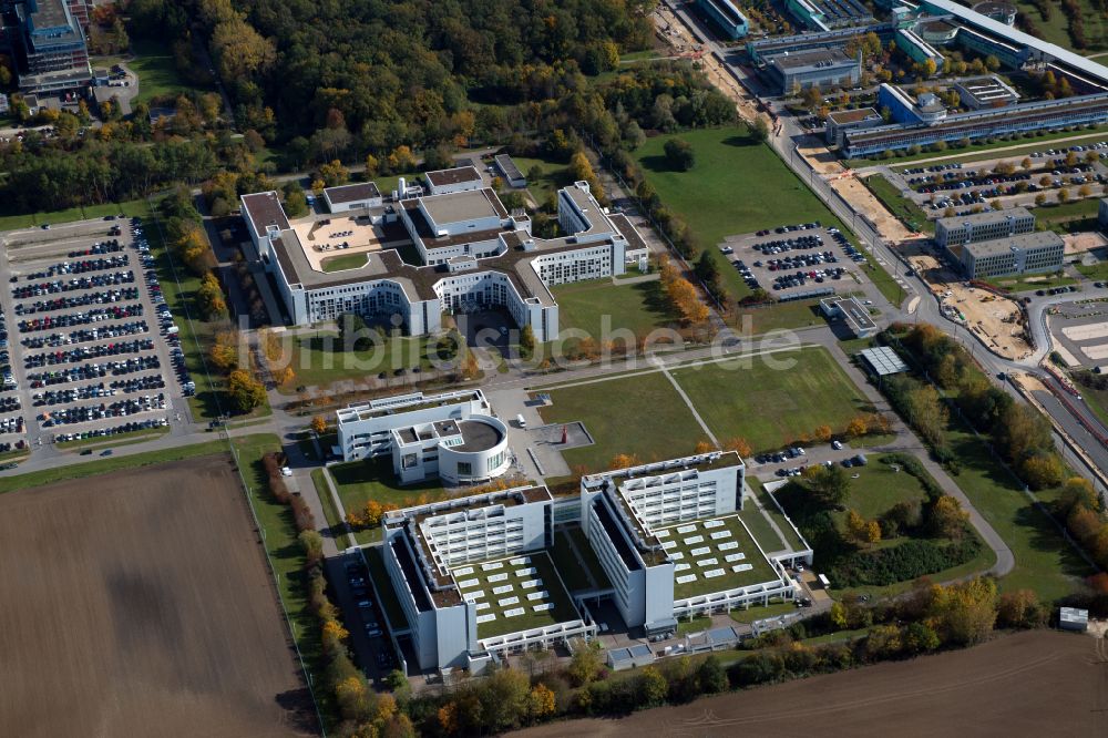 Ulm aus der Vogelperspektive: Gebäudekomplex des Institut Daimler TSS GmbH in Ulm im Bundesland Baden-Württemberg, Deutschland