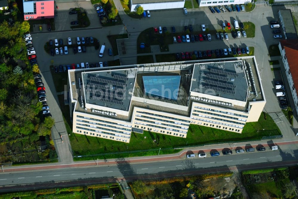 Luftaufnahme Magdeburg - Gebäudekomplex des Institut Leibniz-Institut für Neurobiologie in Magdeburg im Bundesland Sachsen-Anhalt, Deutschland
