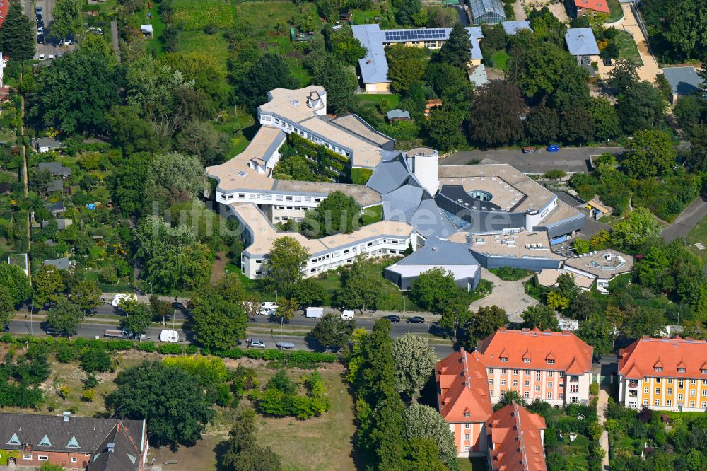 Luftbild Berlin - Gebäudekomplex des Institut Max-Planck-Institut für Bildungsforschung in Berlin