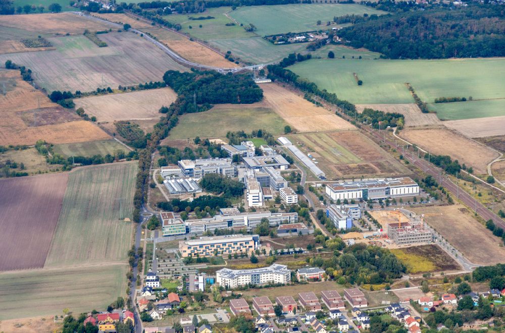 Luftbild Potsdam - Gebäudekomplex des Institut Max-Planck-Institut - Fraunhofer in Potsdam im Bundesland Brandenburg, Deutschland
