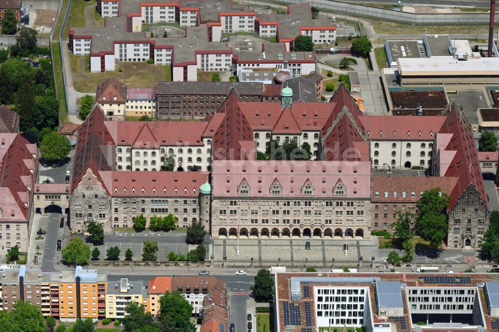 Nürnberg aus der Vogelperspektive: Gebäudekomplex des Justizpalast an der Fürther Straße - Gericht in in Nürnberg im Bundesland Bayern