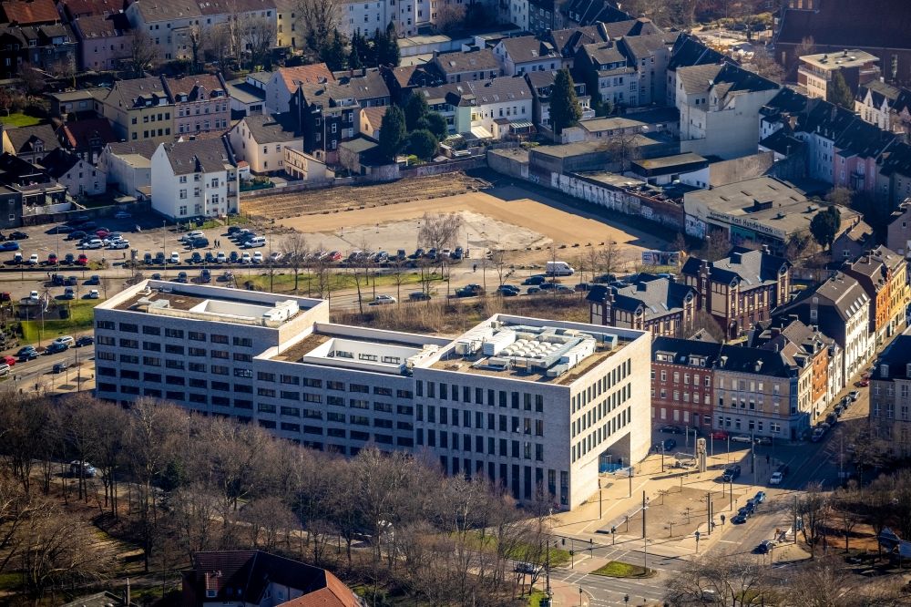 Gelsenkirchen von oben - Gebäudekomplex des Justizzentrums mit dem Sozialgericht in Gelsenkirchen im Bundesland Nordrhein-Westfalen