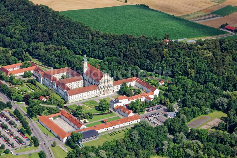 Luftaufnahme Fürstenfeldbruck - Gebäudekomplex von Kloster und Veranstaltungsforum Fürstenfeld bei Fürstenfeldbruck im Bundesland Bayern, Deutschland