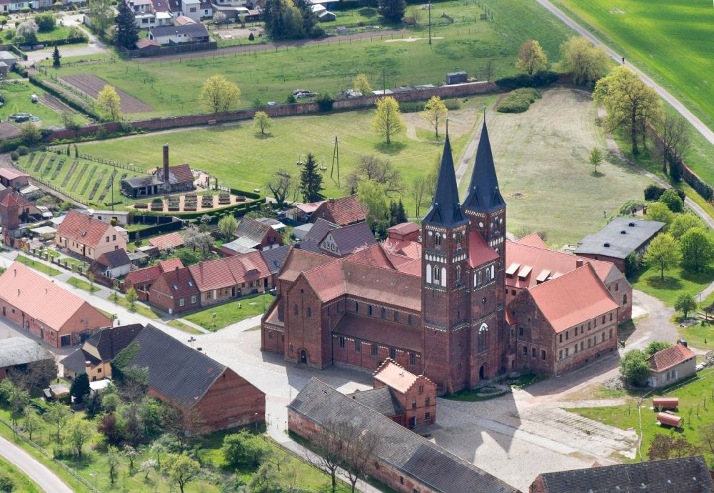 Luftbild Jerichow - Gebäudekomplex der Klosterkirche in Jerichow im Bundesland Sachsen-Anhalt