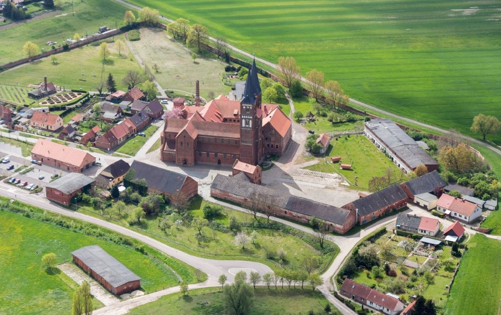 Luftaufnahme Jerichow - Gebäudekomplex der Klosterkirche in Jerichow im Bundesland Sachsen-Anhalt