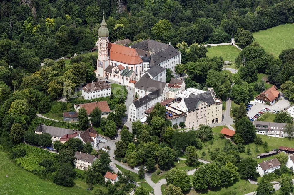 Luftbild Andechs - Gebäudekomplex des Klosters Andechs mit Klostergasthof im Bundesland Bayern