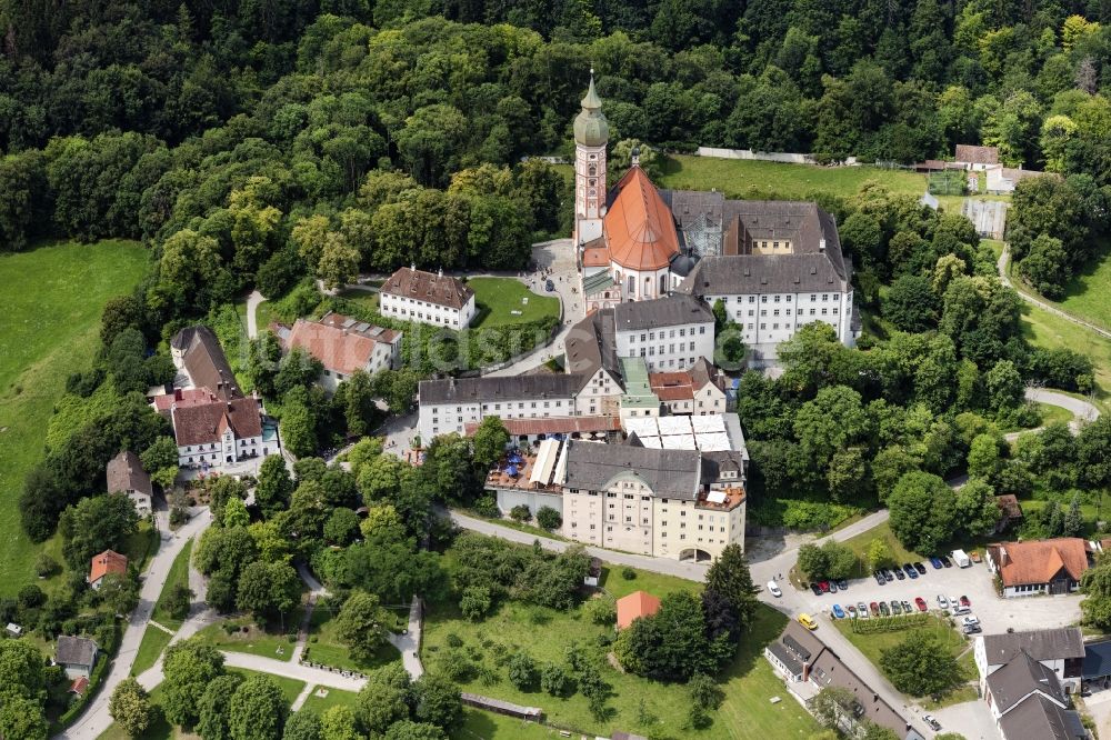 Luftaufnahme Andechs - Gebäudekomplex des Klosters Andechs mit Klostergasthof im Bundesland Bayern