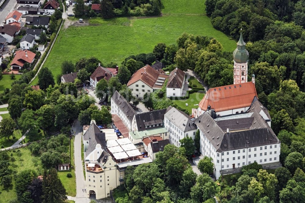 Luftaufnahme Andechs - Gebäudekomplex des Klosters Andechs mit Klostergasthof im Bundesland Bayern